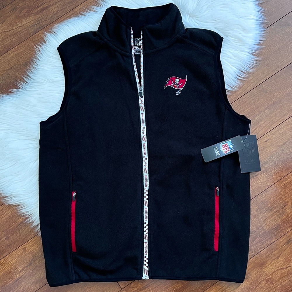 NWT NFL Tampa Bay Buccaneers Fleece Vest-Size Medium